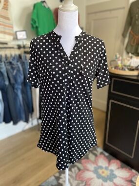 Polka Dot Short Sleeve Blouse in Black and White